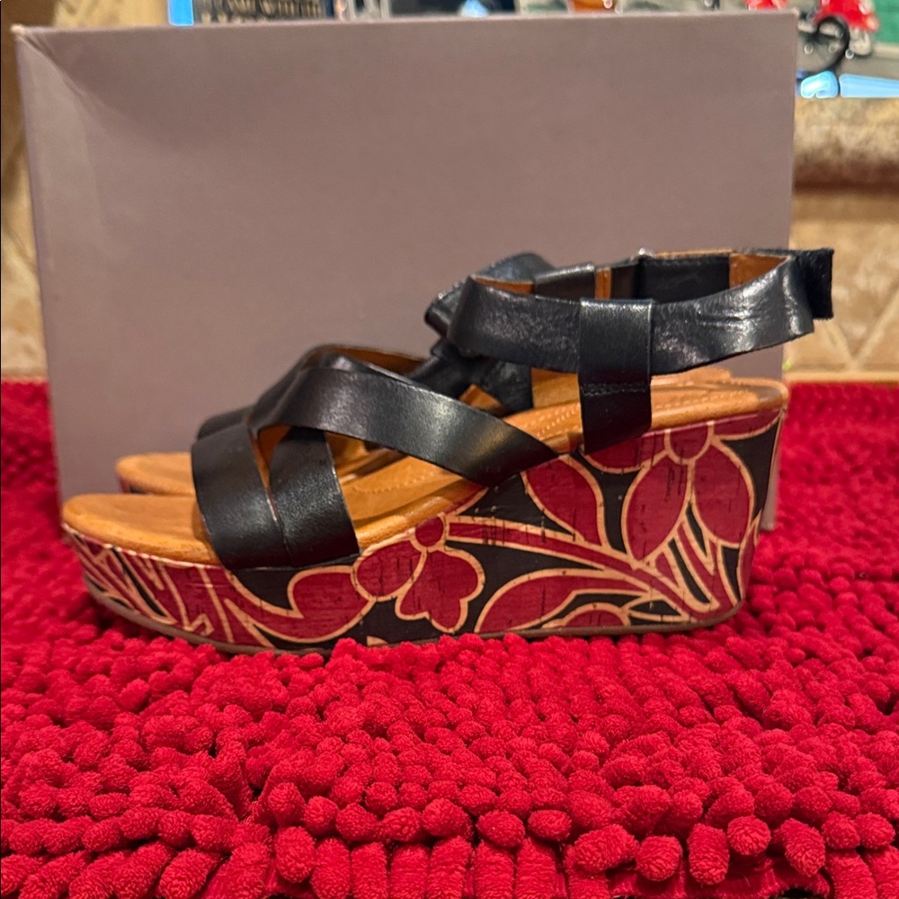 Naya Black and Red Nalani Platform Sandals - Picture 3 of 7